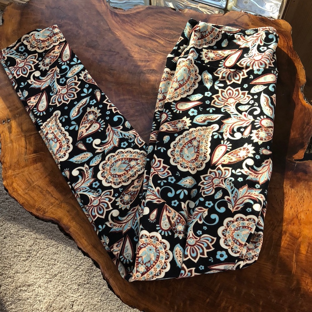 Lularoe paisley leggings OS